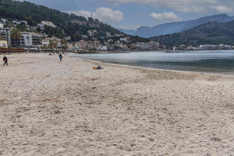 Mallorca - Sóller 17 - puerto - playa.jpg